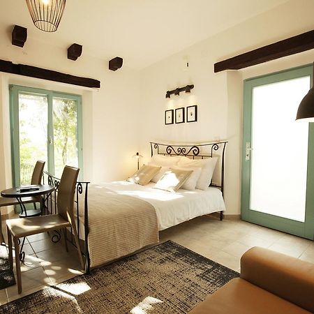 Boutique Hotel Dvor Dobrovo Esterno foto