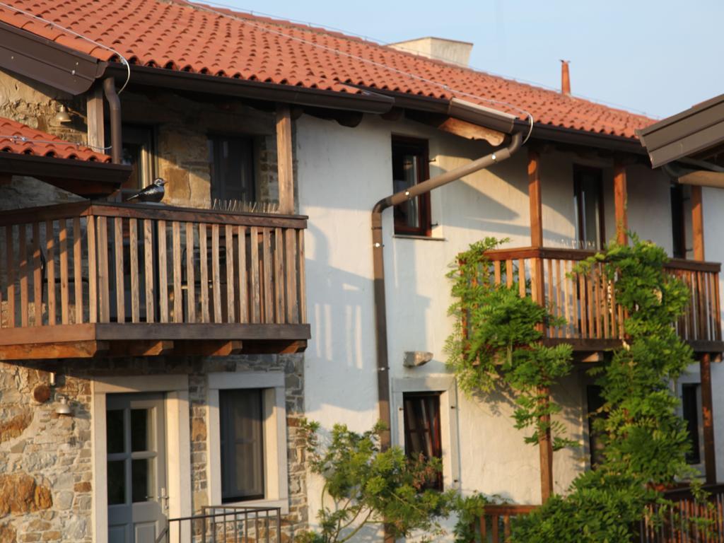Boutique Hotel Dvor Dobrovo Esterno foto