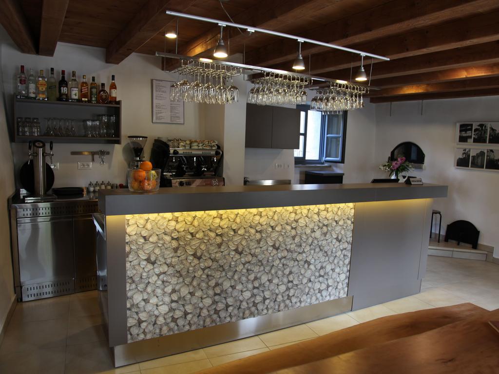 Boutique Hotel Dvor Dobrovo Esterno foto