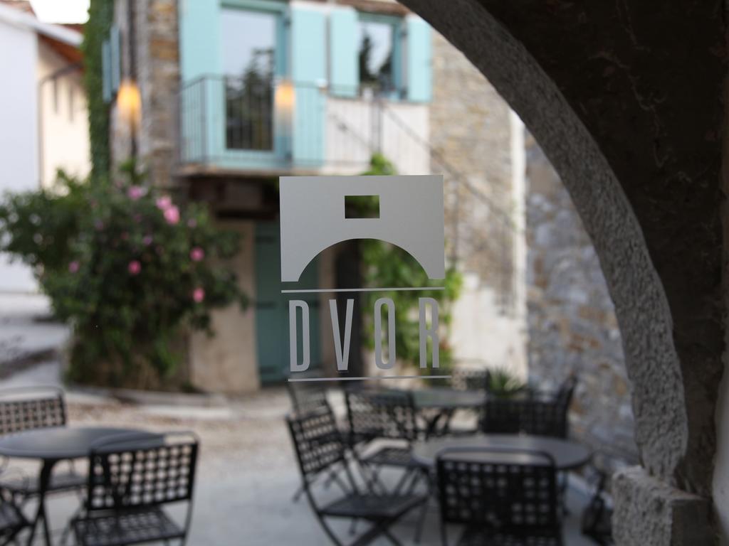 Boutique Hotel Dvor Dobrovo Esterno foto