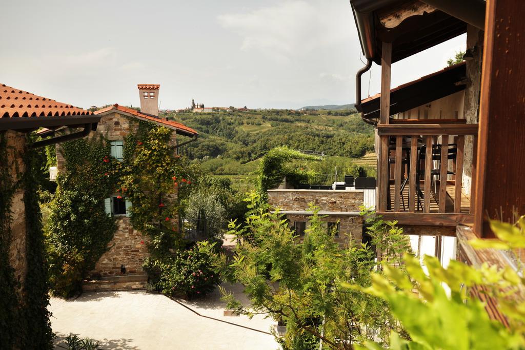Boutique Hotel Dvor Dobrovo Esterno foto