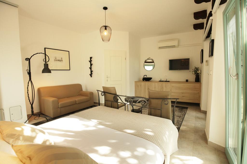 Boutique Hotel Dvor Dobrovo Esterno foto